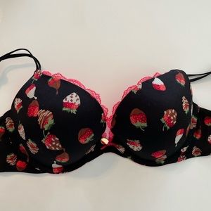 Nwot Victoria’s Secret very sexy push up 34d